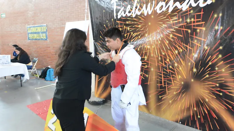 Se les colocó una medalla.